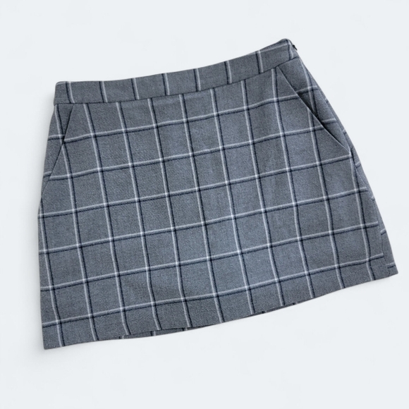 Forever 21 Dresses & Skirts - Forever 21 Gray Plaid Women's Skirt Size Small Built In Shorts Skort Mini